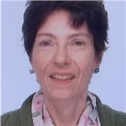 Ricercatrice storica, segue tesi di laurea e da lezioni di Italiano, storia, letteratura e arte